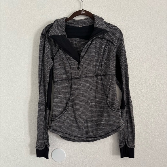 Lululemon Women's Size 8 Black Base Runner 1/2 Zip Pullover Sweatshirt - Picture 2 of 7